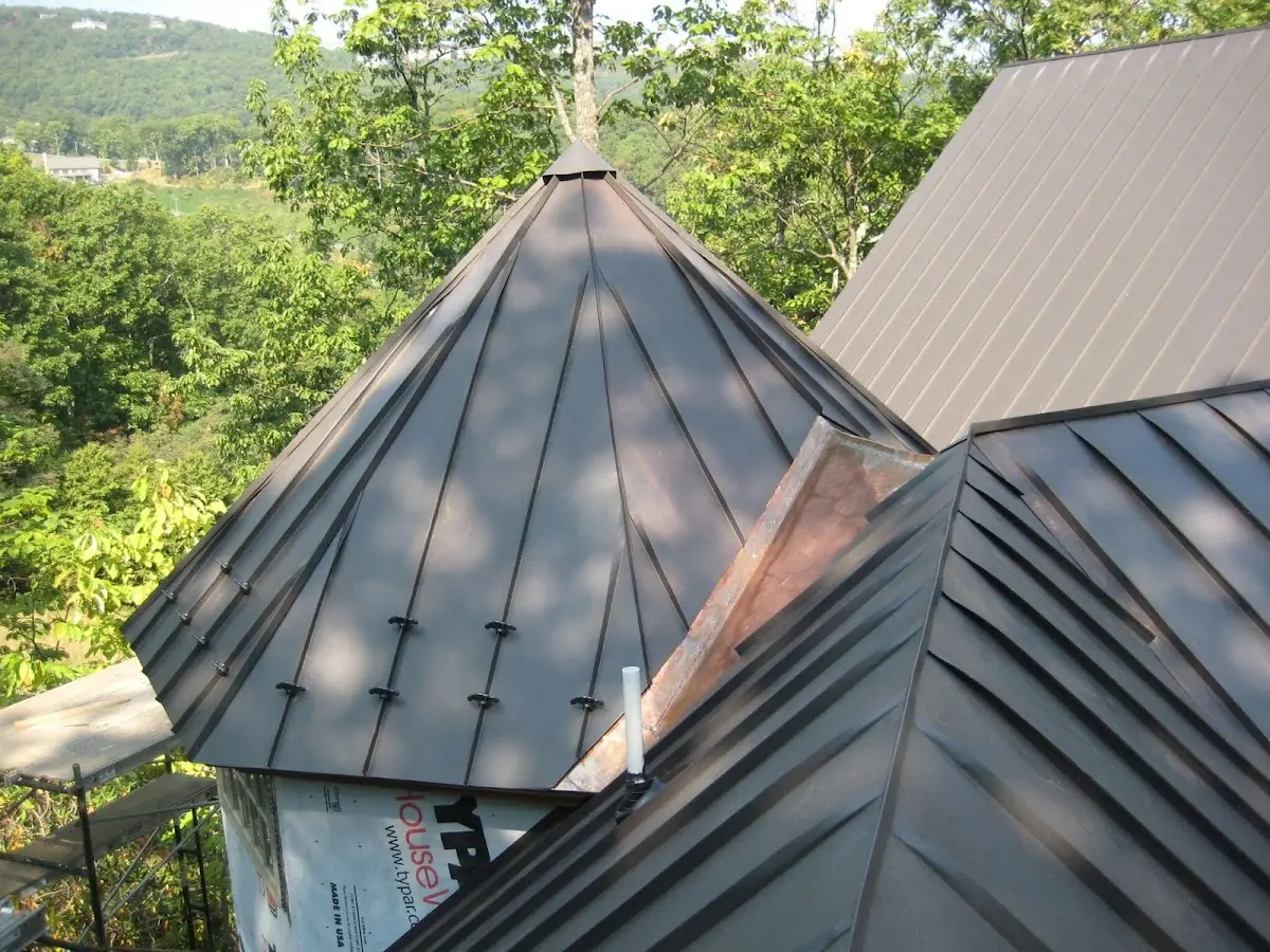 Professional Roof Tarp Installation by Craftsman Roofing in Fennemore